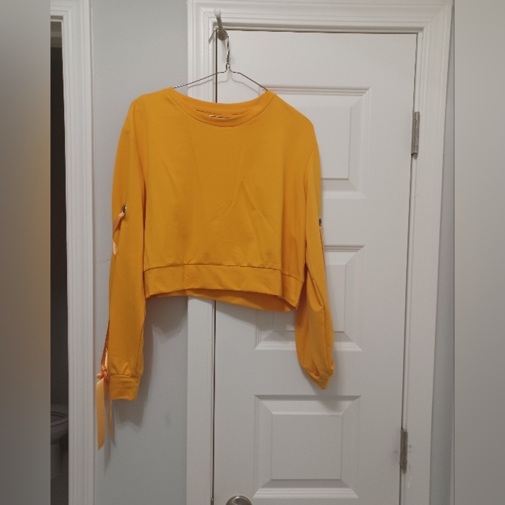 SWS Woman's Size Medium Mustard Sweatshirt